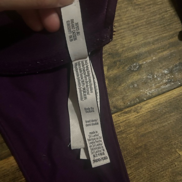 Victorias Secret‎ Body By Victoria Size 36DD Purple Lace V Back Lined Demi - Picture 2 of 6